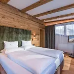 卡尔维特酒店 4* 佩尔蒂绍